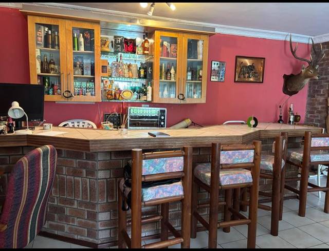 4 BEDROOM HOUSE FOR SALE IN CHILTERN HILLS